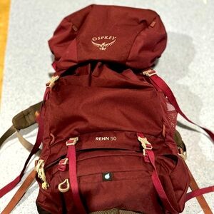 Renn 50 Burgundy Osprey bacpack